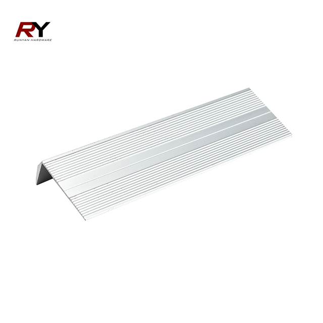 פרופילי חרטום למדרגות: חובה למדרגות בטוחות ומסוגננות