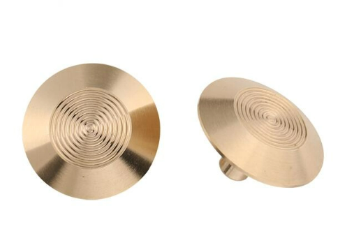 השימוש בחתיכי מחוון מישוש במדרגות